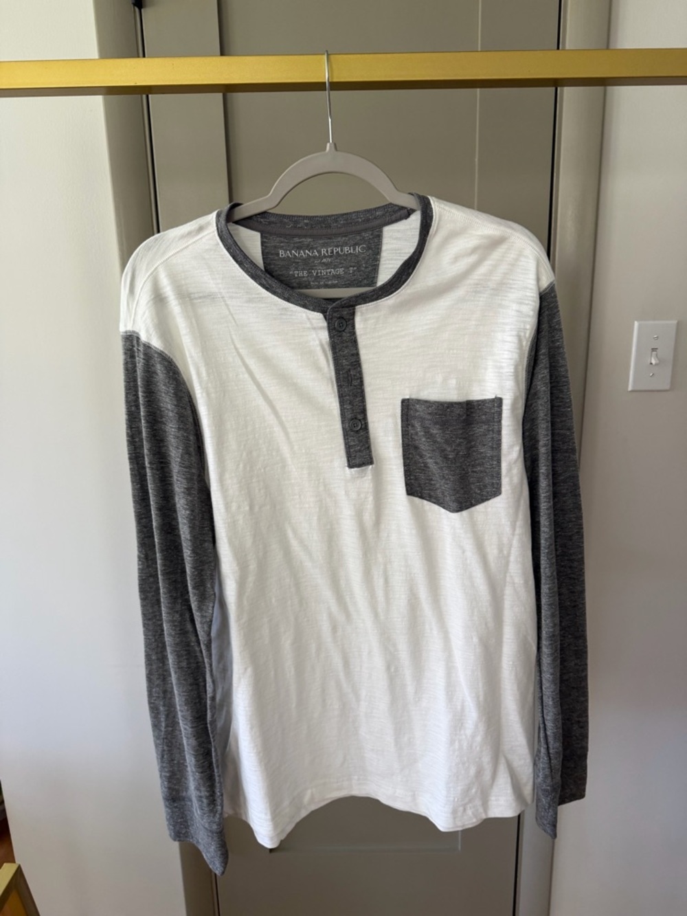 Banana Republic Men’s White and Gray Long Sleeve Henley